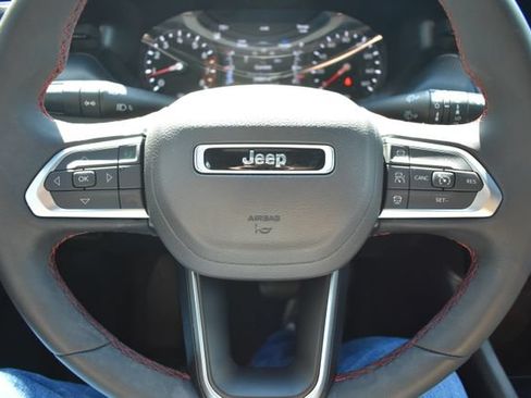 Used 2025 Jeep Compass Trailhawk AWD/4WD image 20