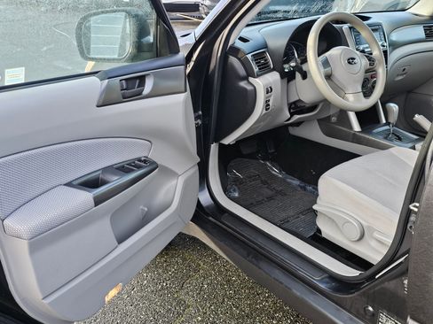 Used 2011 Subaru Forester 2.5X w/ Alloy Wheel Value Pkg image 19