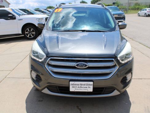 Used 2017 Ford Escape SE w/ Equipment Group 201A AWD/4WD image 2