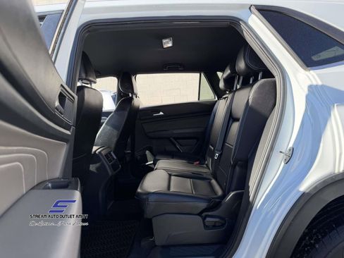 Used 2022 Volkswagen Atlas Cross Sport SE image 24