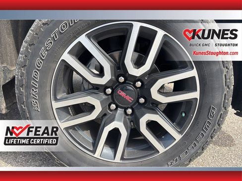 Used 2024 GMC Sierra 1500 AT4 w/ Technology Package AWD/4WD image 11
