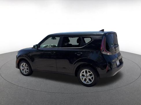 Used 2025 Kia Soul LX w/ LX Technology Package FWD image 8