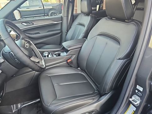 New 2025 Jeep Grand Cherokee Limited w/ Trailer Tow Package image 15