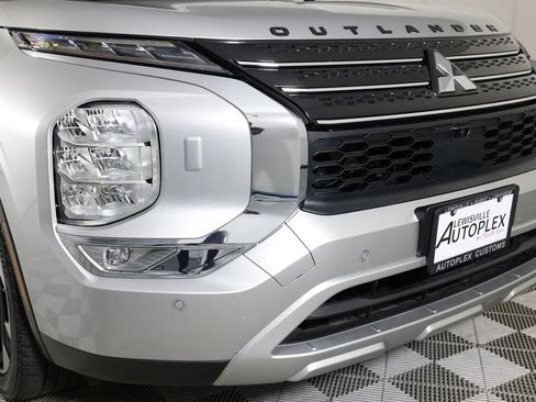 Used 2025 Mitsubishi Outlander SE AWD/4WD image 34