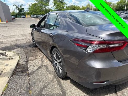 Used 2022 Toyota Camry XLE FWD image 5
