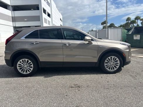 Used 2024 Cadillac XT4 Luxury FWD image 2