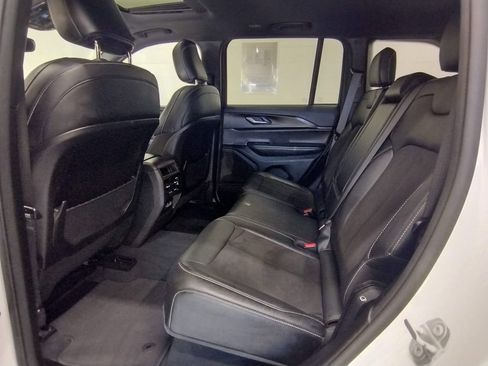 Used 2023 Jeep Grand Cherokee Altitude AWD/4WD image 27