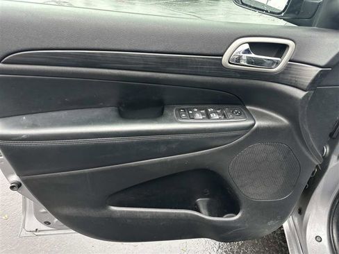 Used 2020 Jeep Grand Cherokee Altitude AWD/4WD image 6