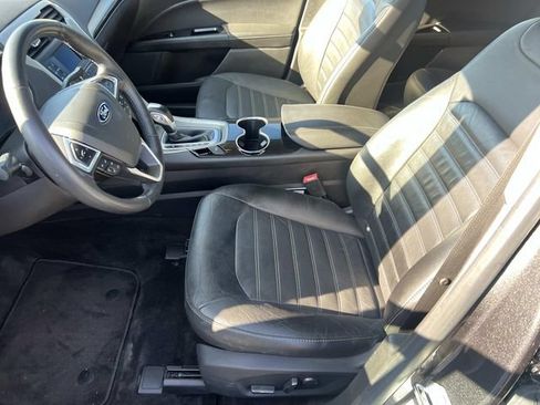 Used 2015 Ford Fusion SE w/ Equipment Group 202A FWD image 18