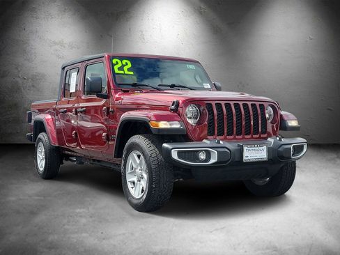 Used 2022 Jeep Gladiator Sport image 2