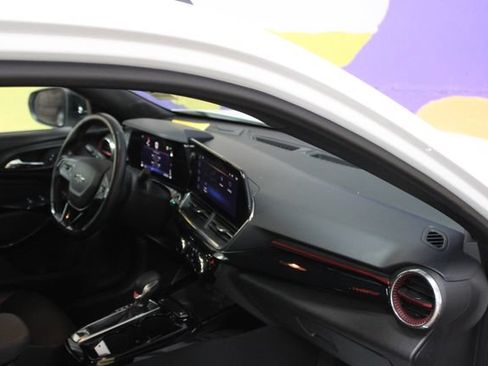 Used 2024 Chevrolet Trax RS w/ Sunroof Package FWD image 12
