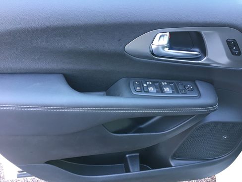 New 2026 Chrysler Pacifica Select image 11