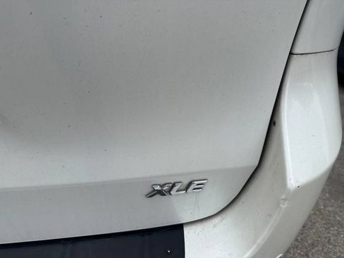 Used 2017 Toyota Sienna XLE w/ XLE Navigation Package FWD image 4