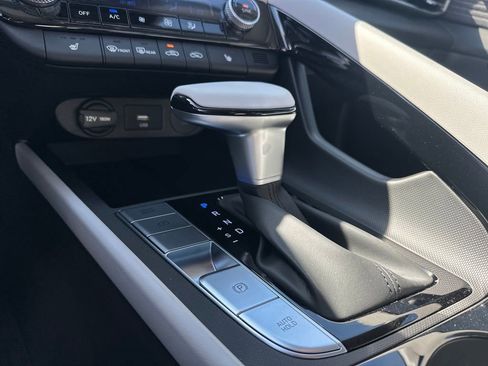 New 2025 Hyundai Elantra Limited image 16