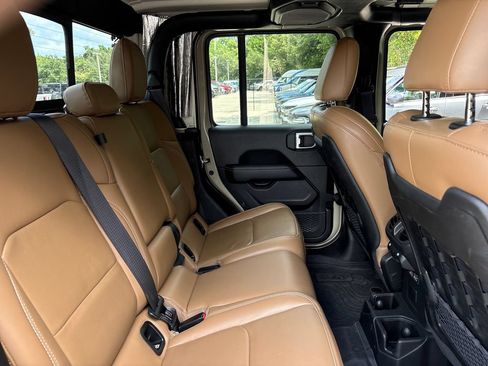 Used 2022 Jeep Gladiator Rubicon w/ LED Lighting Group AWD/4WD image 30