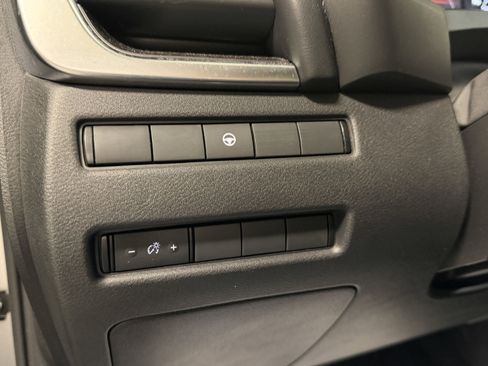 Used 2023 Nissan Rogue SV image 19