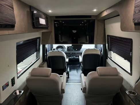 Used 2020 Mercedes-Benz Sprinter 2500 image 13