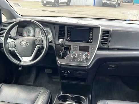 Used 2020 Toyota Sienna SE FWD image 7