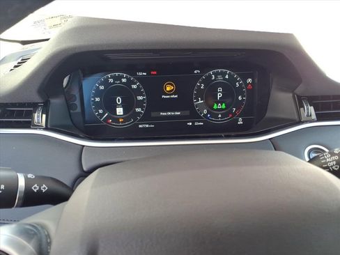 Used 2020 Land Rover Range Rover Evoque SE image 12