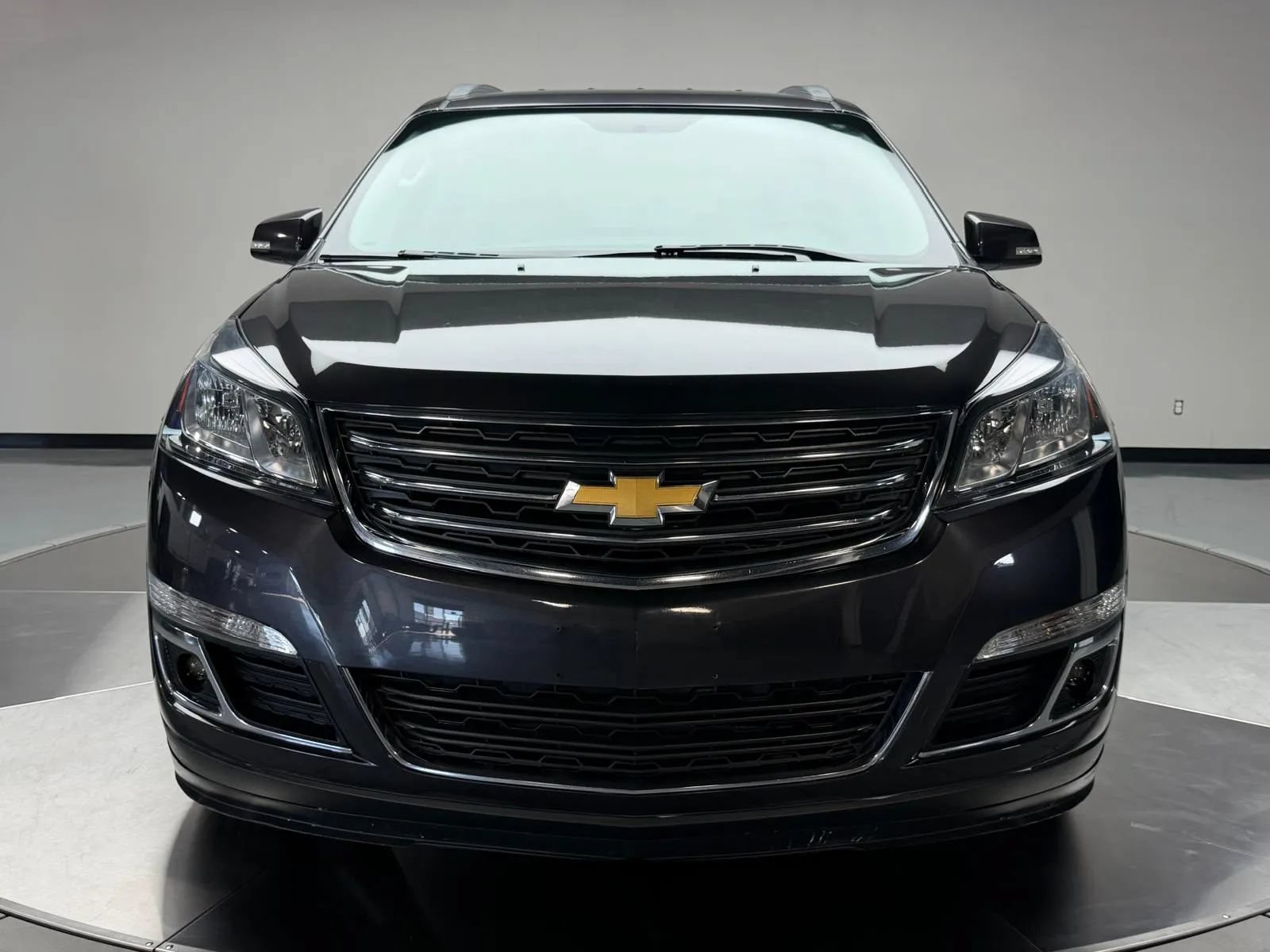 Used 2016 Chevrolet Traverse LT w/ Style and Technology Package FWD image 3