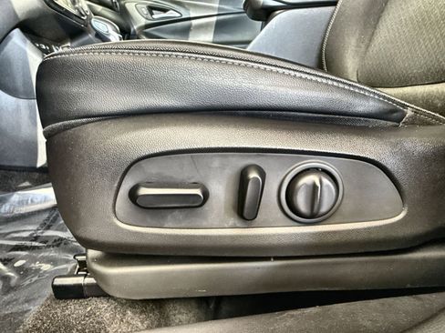 Used 2022 Buick Encore GX Select image 14