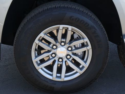 Used 2025 Chevrolet Colorado LT w/ Advanced Trailering Package image 28