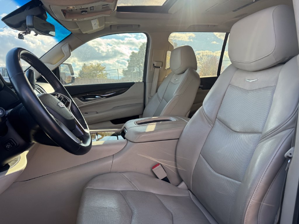 Used 2018 Cadillac Escalade Premium Luxury w/ LPO, Radiant Package AWD/4WD image 8