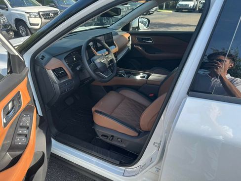 Used 2026 Nissan Rogue Platinum w/ Platinum Premium Package AWD/4WD image 3