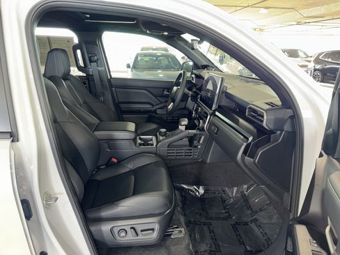Used 2025 Toyota 4Runner Limited AWD/4WD image 15