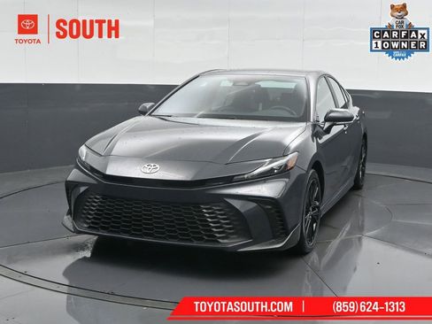 Used 2025 Toyota Camry SE FWD image 6
