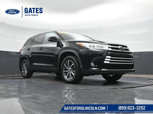 Used 2019 Toyota Highlander XLE AWD/4WD image 45