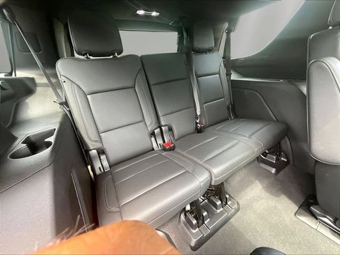 Used 2022 Chevrolet Tahoe Z71 w/ Luxury Package AWD/4WD image 26