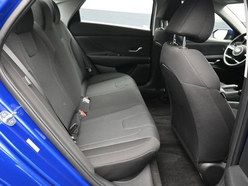 Certified 2025 Hyundai Elantra SE w/ Cargo Package FWD image 23