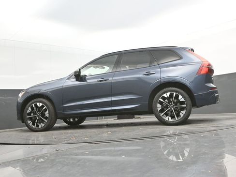 New 2026 Volvo XC60 B5 Plus AWD/4WD image 31