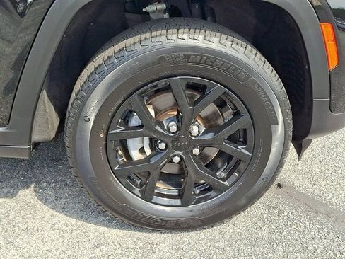 Used 2024 Jeep Grand Cherokee Altitude AWD/4WD image 11