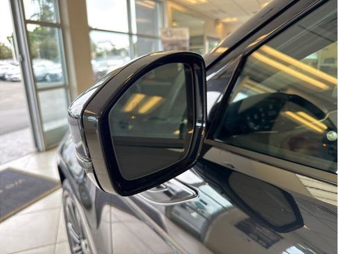 Used 2024 Land Rover Range Rover Evoque Dynamic SE image 36