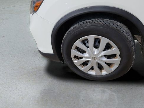 Used 2019 Nissan Rogue S image 19