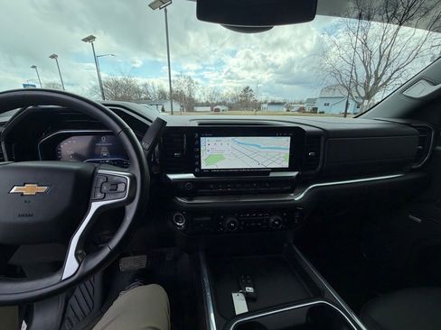 Used 2024 Chevrolet Silverado 2500 LTZ w/ LTZ Convenience Package image 10