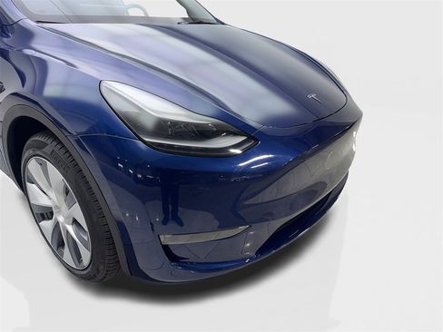 Used 2023 Tesla Model Y 2WD image 17