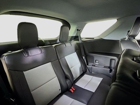 Used 2023 Ford Explorer XLT w/ Equipment Group 202A image 27