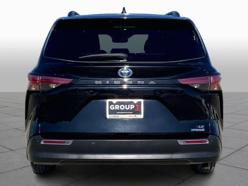 Used 2021 Toyota Sienna XLE image 4