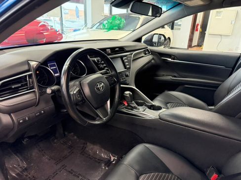 Used 2018 Toyota Camry SE FWD image 14