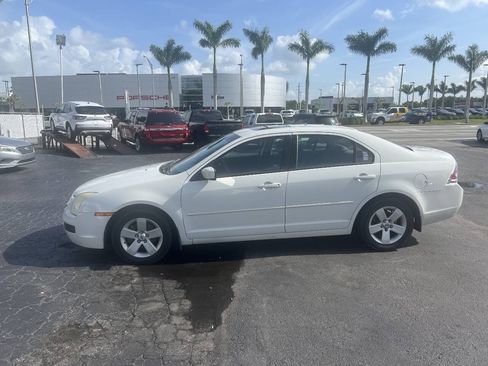 Used 2009 Ford Fusion SE FWD image 2
