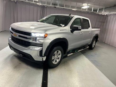 Used 2021 Chevrolet Silverado 1500 LT AWD/4WD image 3
