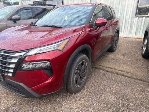 Used 2024 Nissan Rogue SV FWD image 1