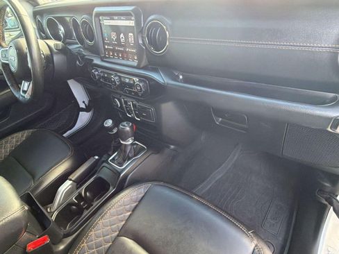 Used 2022 Jeep Wrangler Unlimited Sahara AWD/4WD image 35