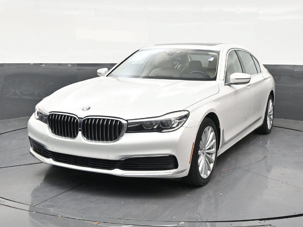 Used 2019 BMW 740i w/ Executive Package RWD image 6