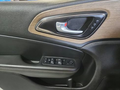 Used 2016 Chrysler 200 C w/ Premium Group FWD image 17