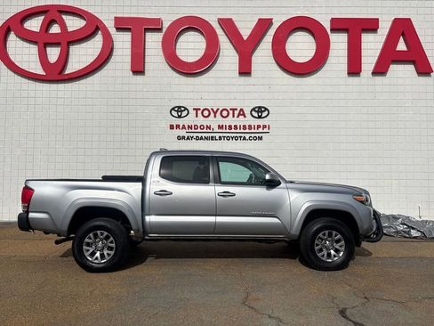 Used 2017 Toyota Tacoma SR5 image 4