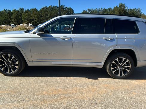 New 2025 Jeep Grand Cherokee L Overland w/ Advanced Protech Group III image 11